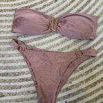 Μπικίνι στραπλες σάπιο μήλο με χρυσές λεπτομέρειες