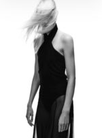 Φόρεμα halter με ανοικτή πλάτη με διαφάνεια