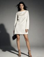 Φόρεμα σατέν με ανοικτή πλάτη και φιόγκο