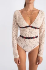 Lace Bodysuit Με V Ντεκολτέ & Floral Λεπτομέρειες - Image 3